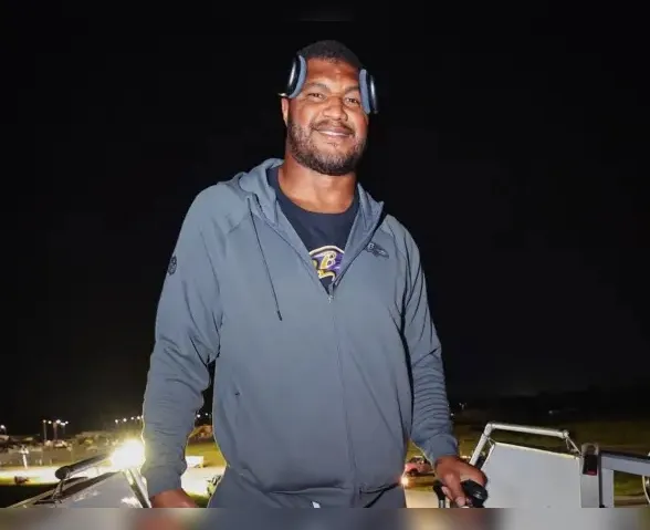 Cowboys e Ravens chegam ao Rio para jogo da NFL no Maracanã; veja programação dos times