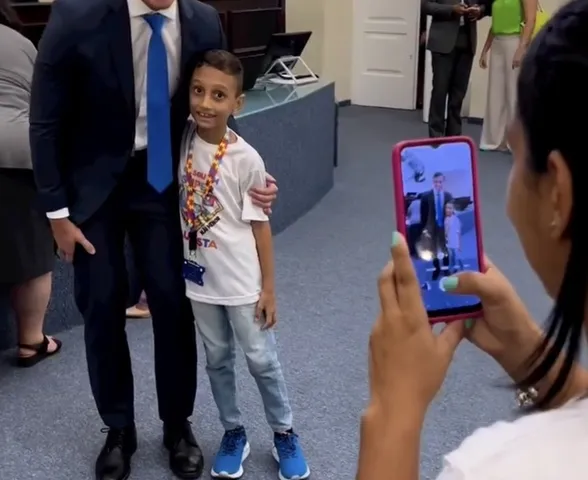Deputado Leonam propõe tratamento gratuito de crianças e adolescentes com TEA na rede privada