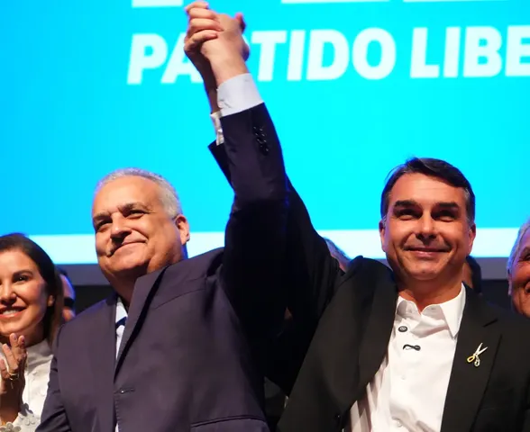 Flávio Bolsonaro desembarca em AL nesta terça; saiba a agenda do presidenciável