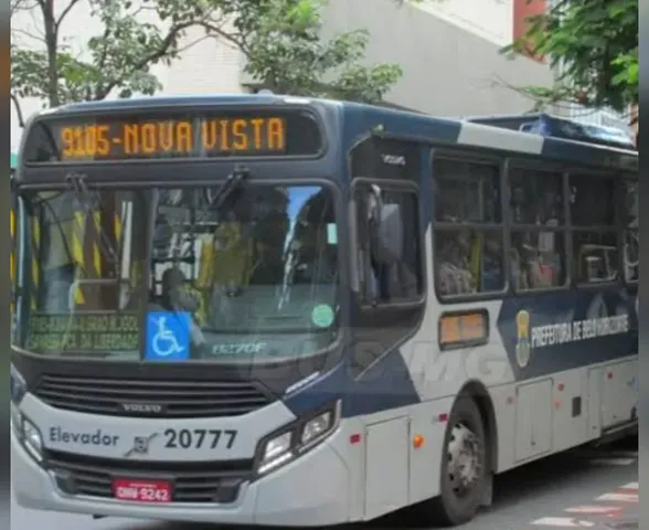 Homem de 23 anos morre após ser baleado dentro de ônibus