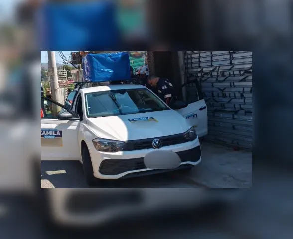 Homem é morto a tiros dentro de carro de som de deputada