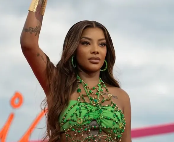 Ludmilla processa Latam após voo cancelado e gasto de R$ 32 mil