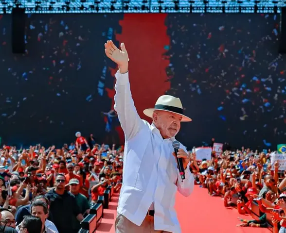 Lula traça roteiro de campanha e evitará estados com disputa por seu apoio