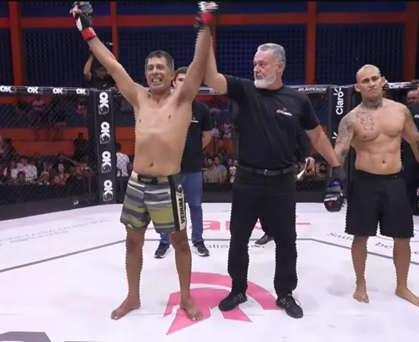 Marcelo Alves retorna ao octógono e vence José Alves na penúltima luta do Coliseu