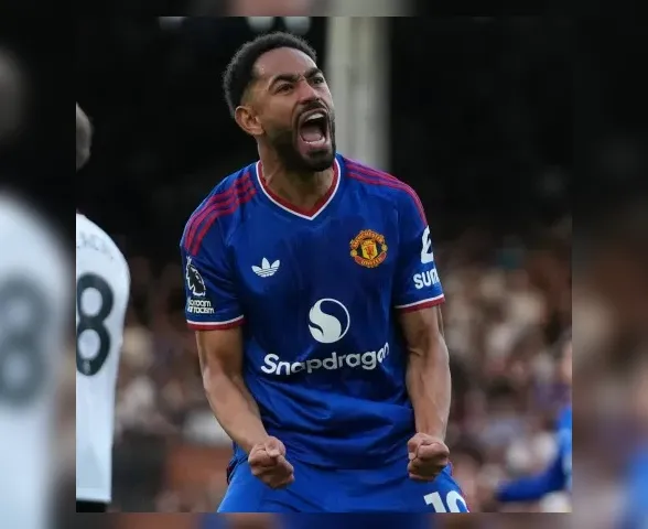 Matheus Cunha desencanta no Inglês e salva Manchester United de derrota