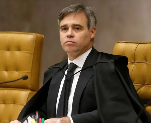 Mendonça atende Fachin e paralisa ação sobre mensagens de Vorcaro e Moraes