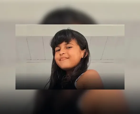 Menina é encontrada morta com coleira no pescoço e mãe vai presa