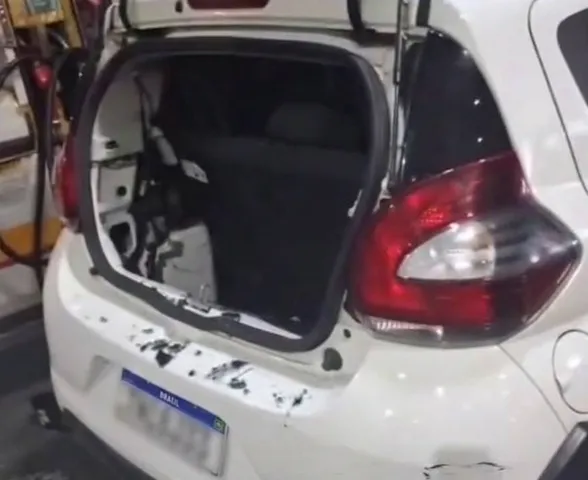 Torcedores do CRB quebram carro de motorista por aplicativo que levava torcedores do CSA ao estádio