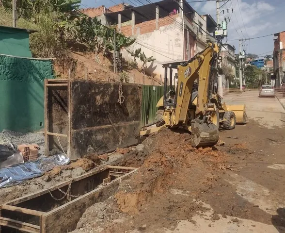 Operário morre prensado por retroescavadeira enquanto trabalhava em obra