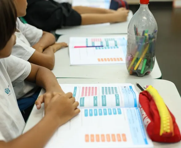 Prazo para escolas escolherem livros didáticos para 2027 termina hoje