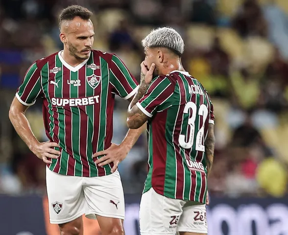 Renê sente dores no tornozelo e vira dúvida no Fluminense para enfrentar o Coritiba