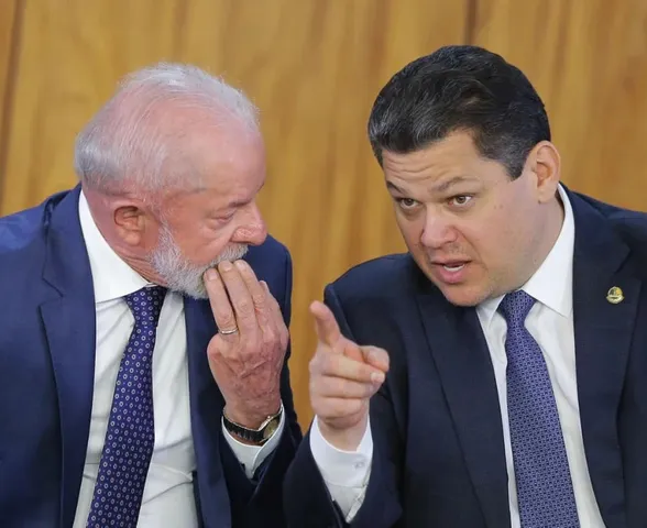 Senado aprova fim da "taxa das blusinhas", que segue para sanção de Lula