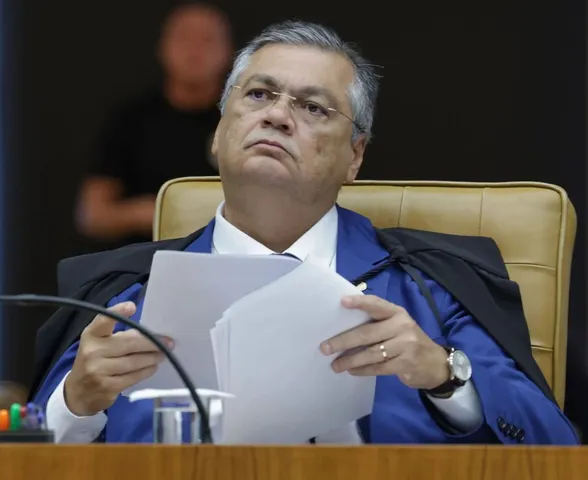 Em meio à crise, Dino defende STF: "Maior do que qualquer um que o integra"