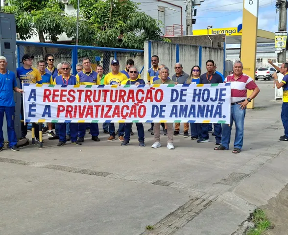 Trabalhadores dos Correios fazem protesto em Maceió e ameaçam greve a partir do dia 10