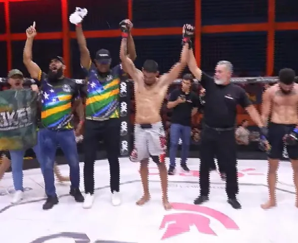 Victor Barreto vence Daniel Xavier por decisão dividida na 10ª luta do Coliseu