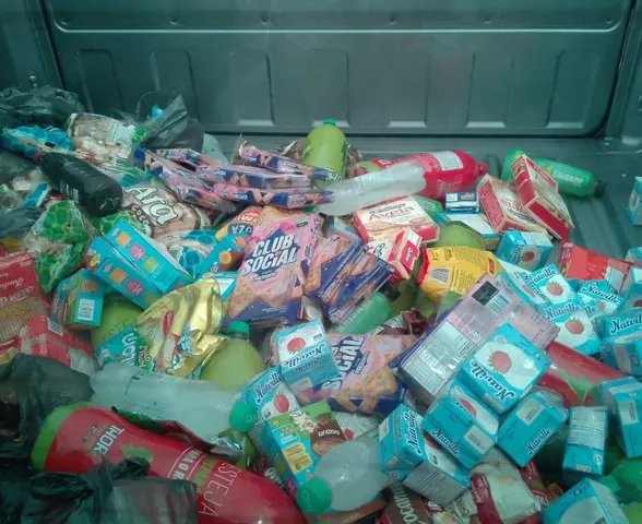 Vigilância Sanitária apreende 300 kg de alimentos estragados na Levada