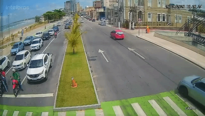 Alta velocidade e embriaguez: veja imagens do acidente envolvendo quatro veículos em Maceió