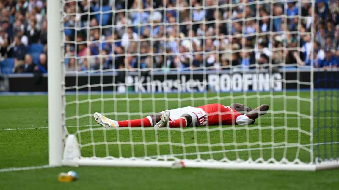 Arsenal é destruído pelo Brighton, sofre 1ª derrota e vê City assumir liderança da liga