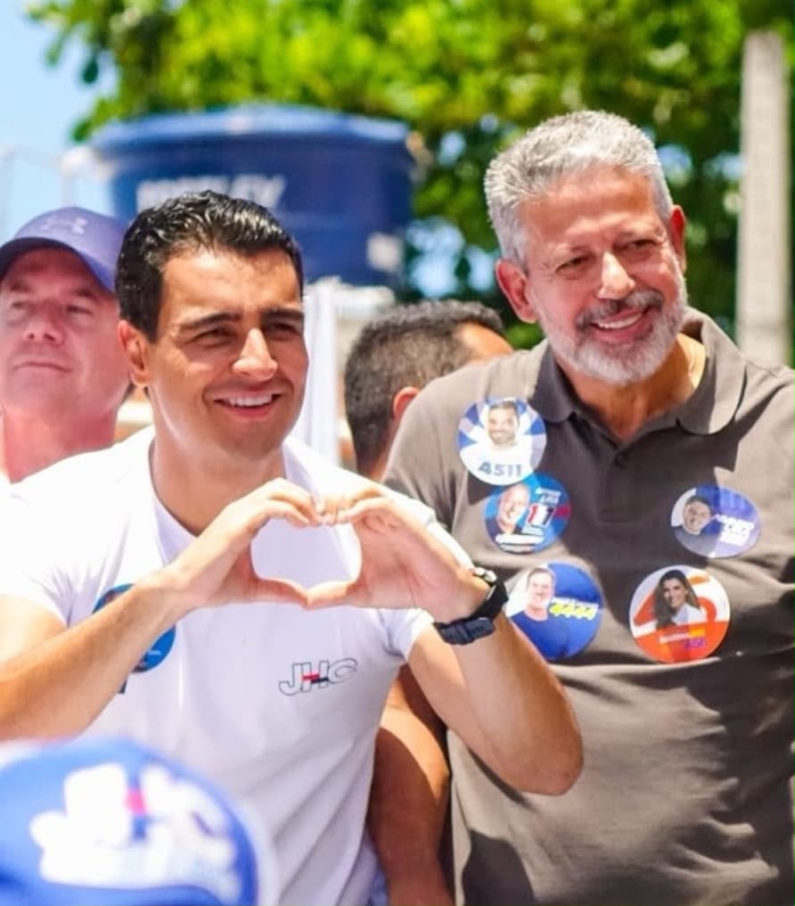 Arthur Lira percorre orlas de Maceió em carreata com JHC e Marina