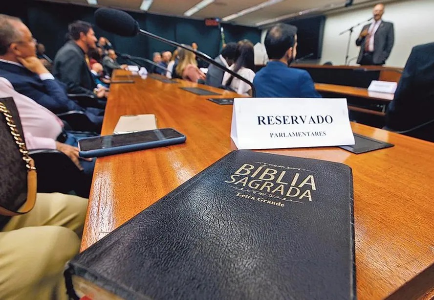 Bancada evangélica entra no centro de debate sobre título de Nossa Senhora Aparecida