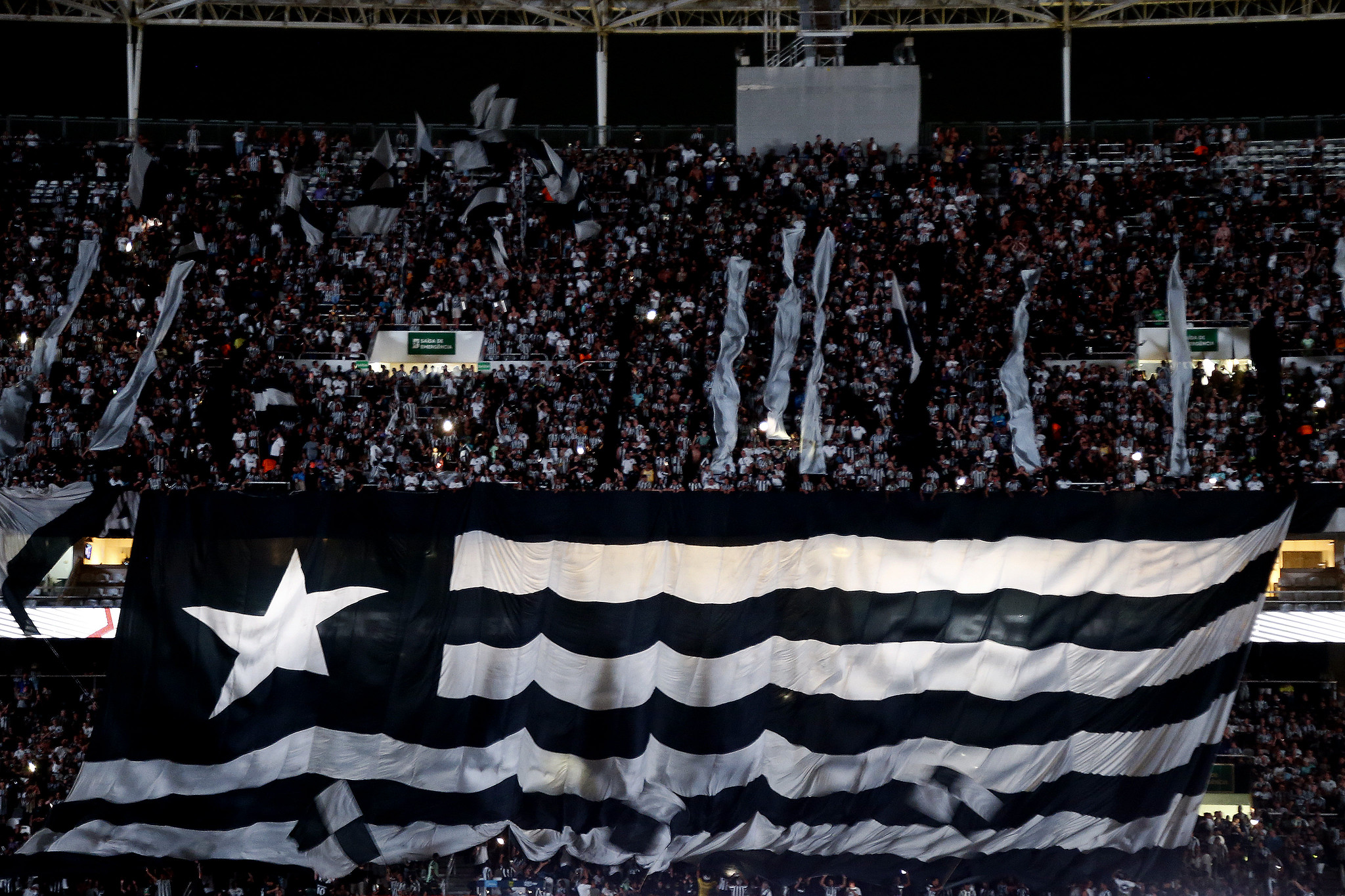 Botafogo vende ingressos a R$ 5 e tenta lotar Nilton Santos por reação na Sula
