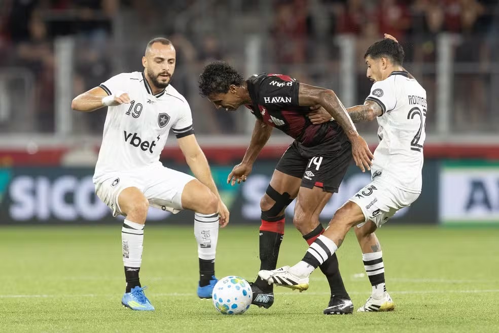 Botafogo x Athletico-PR: Onde assistir ao jogo da 24ª rodada do Brasileirão