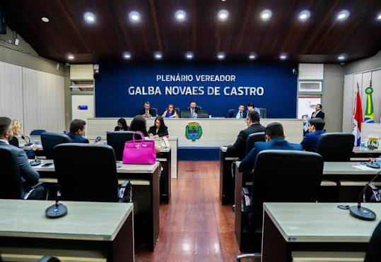 Câmara aguarda decisão judicial para convocar suplente de Thiago Prado