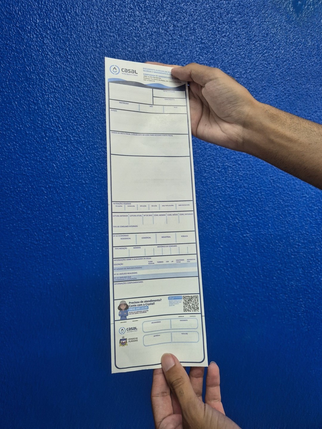 Casal adota novo modelo de conta de água; veja o que muda para o consumidor