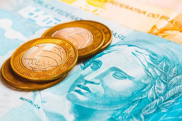 Cidades brasileiras arrecadam R$ 220 bi em tributos próprios