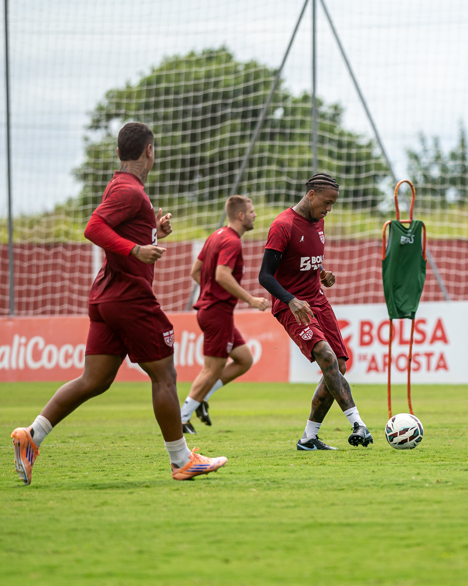 Com dúvida na lateral esquerda, CRB inicia preparação para encarar o Operário