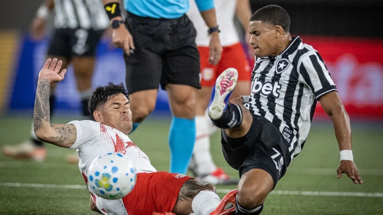 Com um jogador a mais em campo, Botafogo fica no empate com o Bragantino