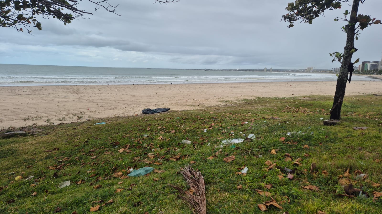 Corpo de homem é encontrado na Praia da Avenida, em Maceió