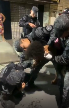 Criança de 2 anos passa mal em carro e é socorrida por policiais na Santa Lúcia