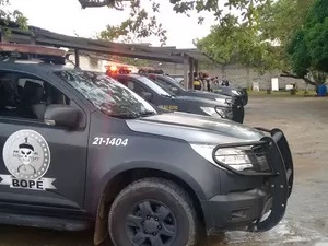 Bope apreende mais de 88 kg de drogas em veículo de luxo no Pilar; 2 presos