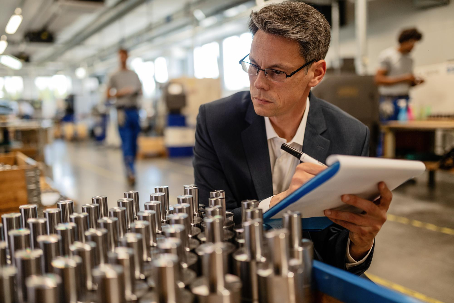Da matéria-prima ao produto final: como funciona a gestão industrial