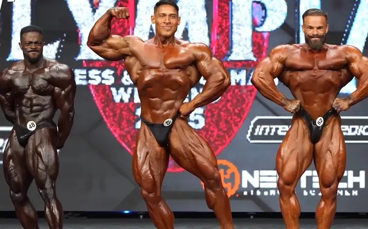 Dia de Ramon Dino! Acompanhe em tempo real o Mr. Olympia