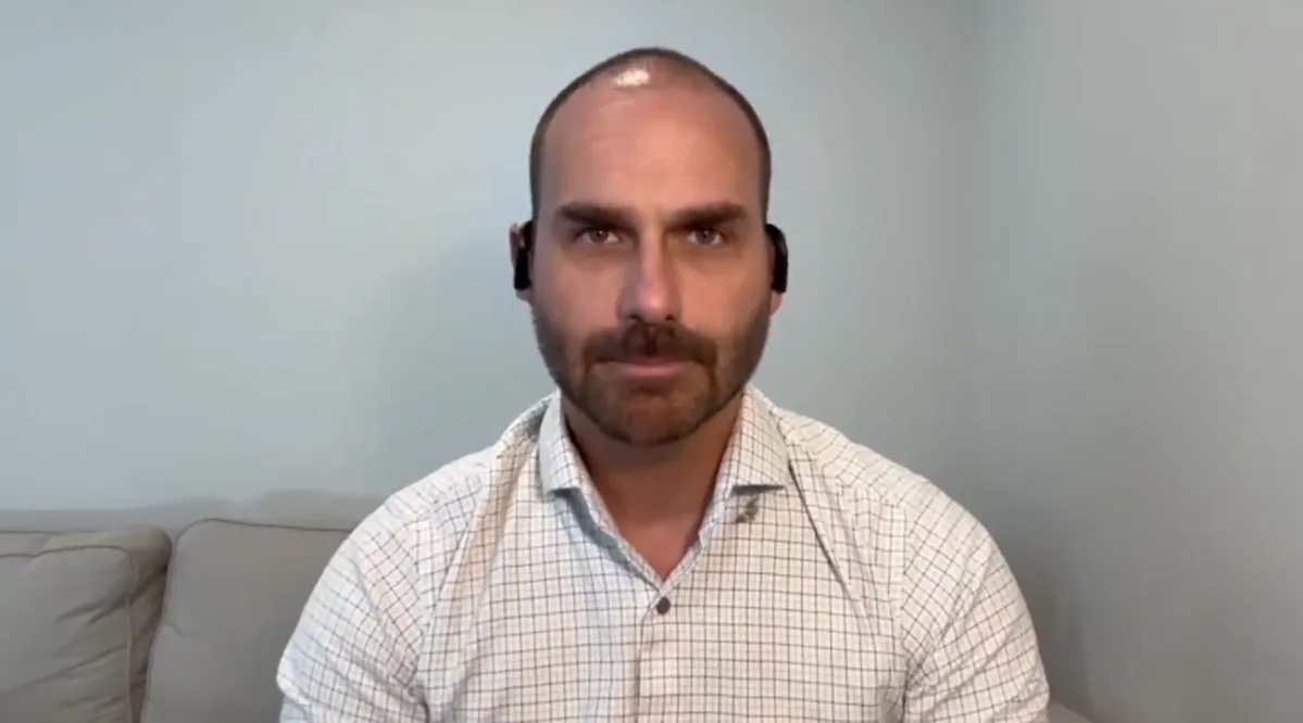 Eduardo Bolsonaro é demitido da PF por faltas injustificadas