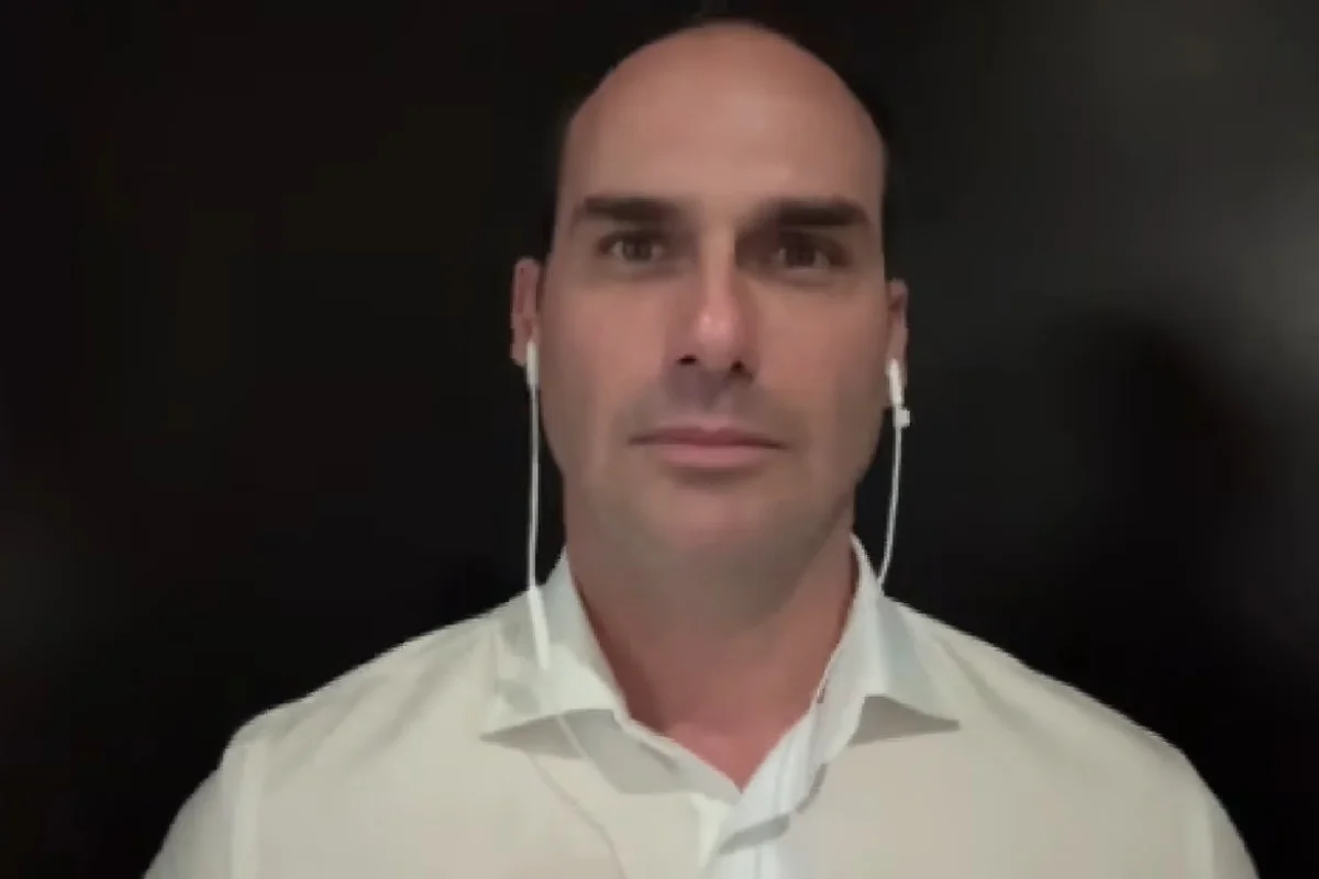 Eduardo Bolsonaro "orientou" uso de recursos do Dark Horse nos EUA