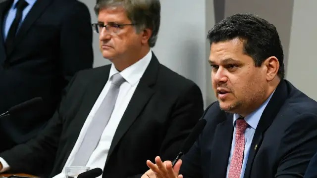 Engavetador-geral Alcolumbre segura 8 representações para destituir Paulo Gonet da PGR