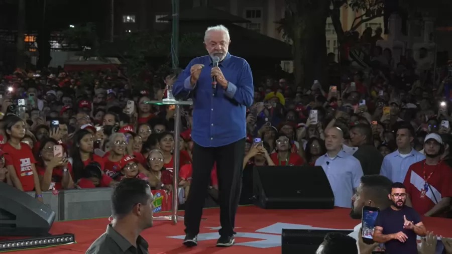 'Enquanto for presidente, ninguém avacalha com Nossa Senhora', diz Lula