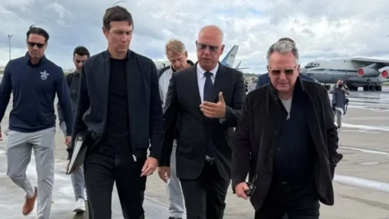 Enviados de Trump chegam a Moscou para tentar encerrar conflito na Ucrânia