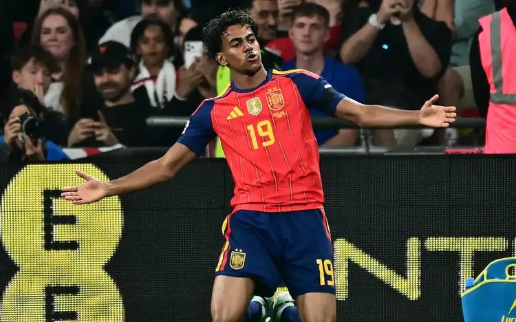 Espanha vira sobre a Inglaterra e vence duelo eletrizante em Wembley