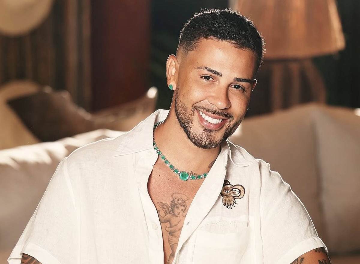 Ex-gay? Carlinhos Maia abre o jogo sobre orientação sexual após surgir com mulheres