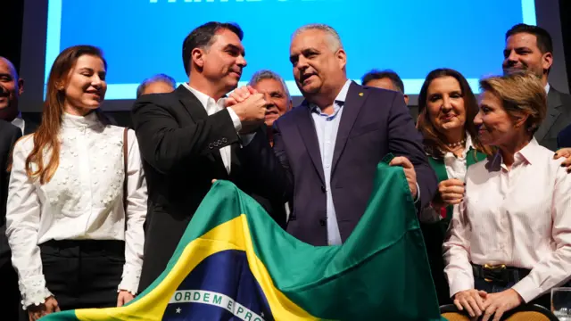 Flávio Bolsonaro chega a AL: quem estará no palanque com Gaspar?