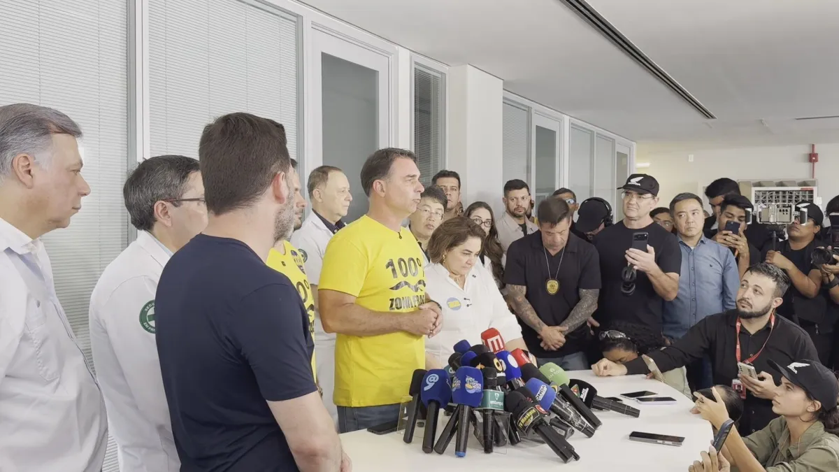 Flávio defende Mendonça e pede investigação de "tudo"