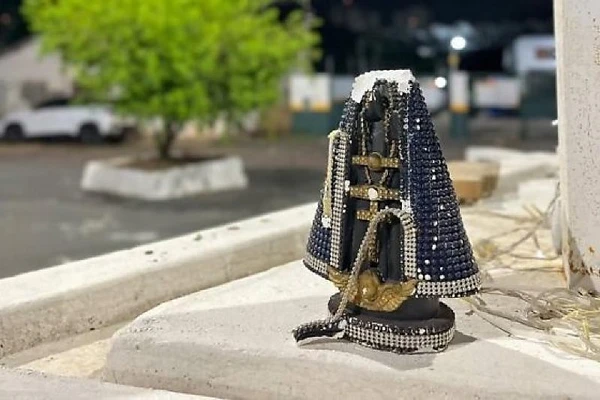 Imagem de Nossa Senhora Aparecida é encontrada sem cabeça em capital brasileira
