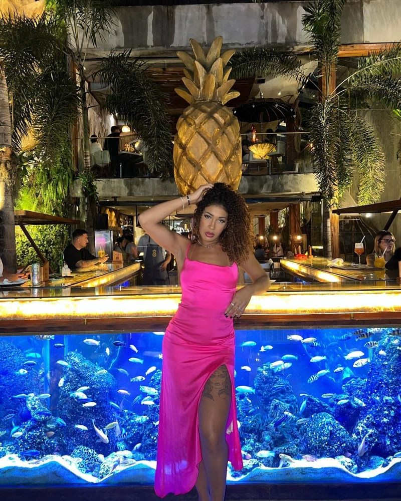 Influenciadora afirma que foi desconvidada para ser madrinha pois vestido ficou “sexy demais”