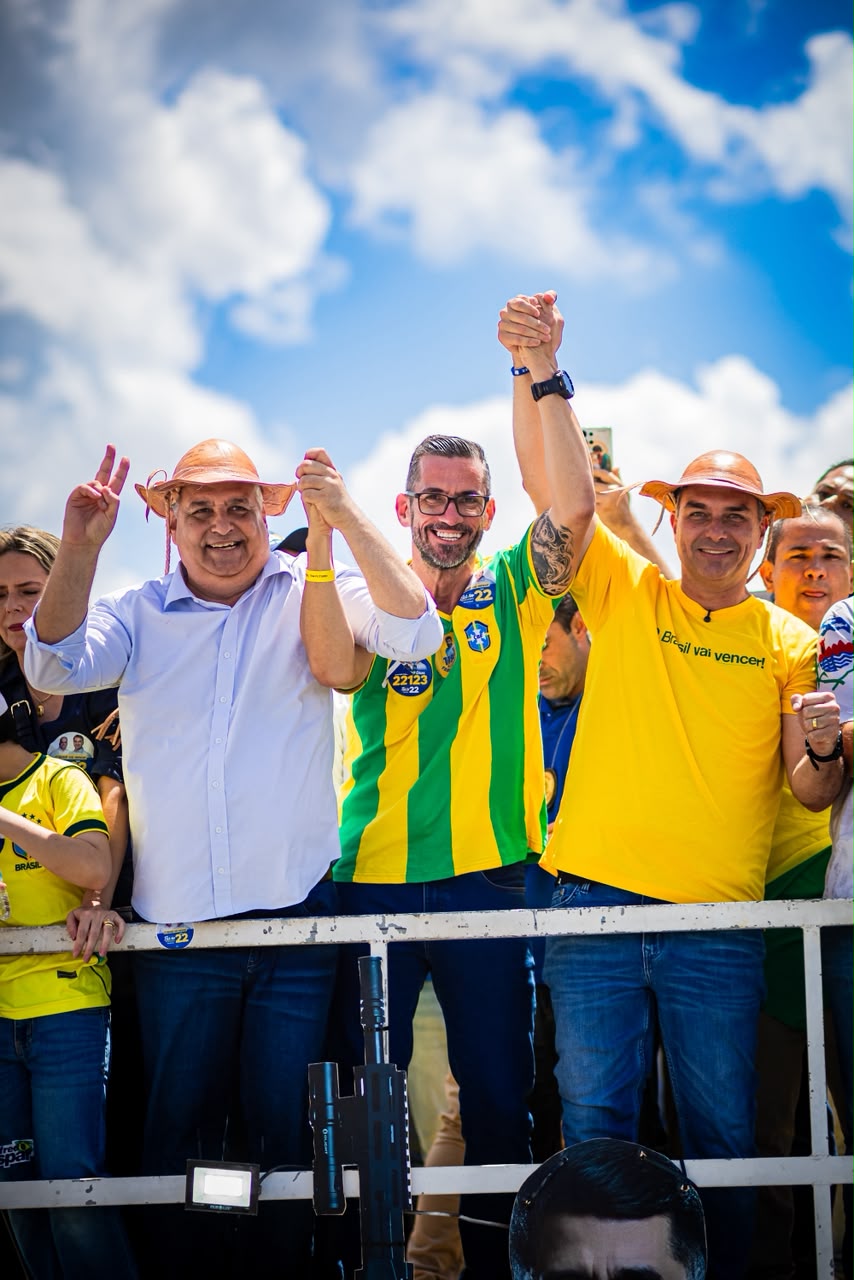 Leonardo Dias recebe Flávio Bolsonaro em Maceió e destaca força da direita