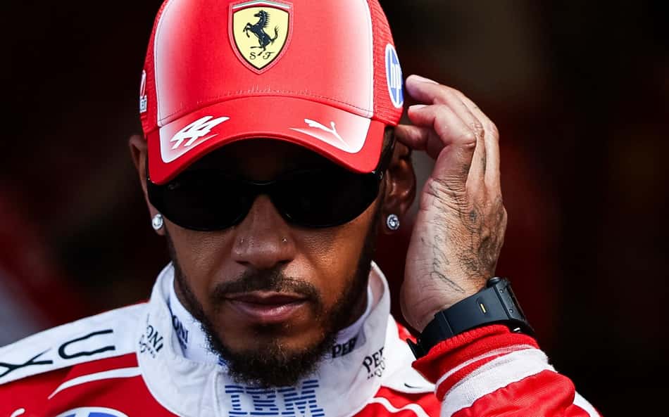 Lewis Hamilton abandona pela primeira vez na F1 2026
