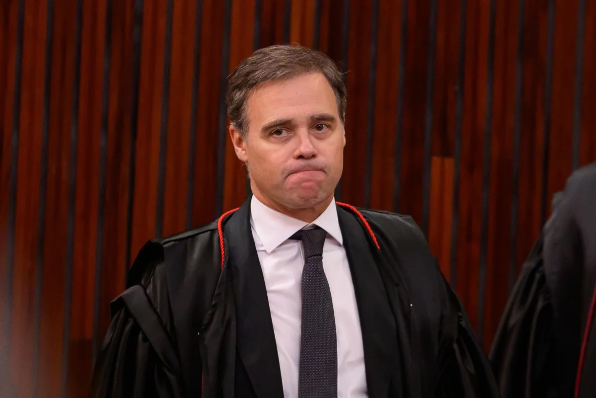 Mendonça retira sigilo de investigação do caso Master a pedido de Fachin